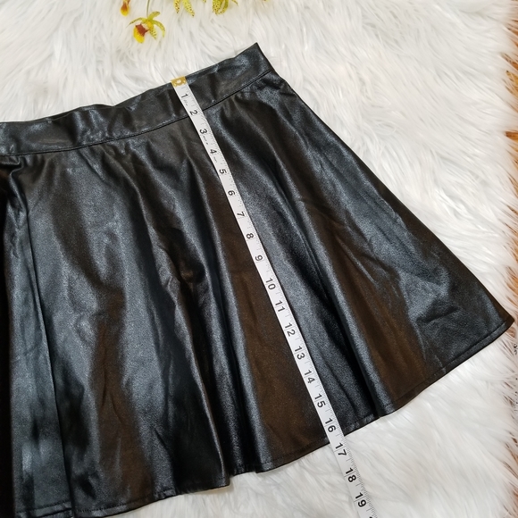 SHEIN Black Faux Leather Flared Mini Skirt Size M, side zipper closure - Picture 10 of 12